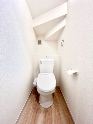 �g�C���@�g�C����1�K��2�K���ꂼ��ɔz�u����Ă��ĂƂĂ��֗��ł��B 