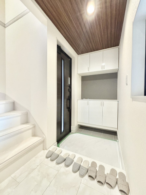 ���ց@�K���X�X���b�g�̓��������փh�A�������Ɍ���͂��Ă���܂��@