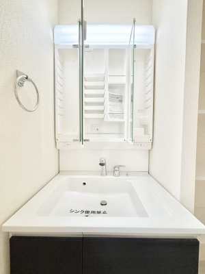 ���̑����ρ@�O�ʋ��̗��ɁA���ϕi��q���p�i�Ȃǂ����[�\�B���ʑ����������ƕۂ��܂��I