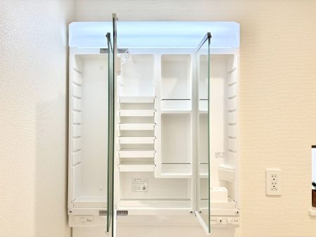 ���̑����ρ@�O�ʋ��̗��ɁA���ϕi��q���p�i�Ȃǂ����[�\�B���ʑ����������ƕۂ��܂��I