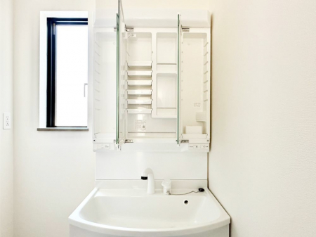 ���r���O�@���Ƒ��̓��₩�Șb�����ŕ�܂�閾�邢���r���O