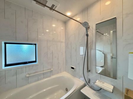 @IVȃfUC̃oX[ŋCオ܂