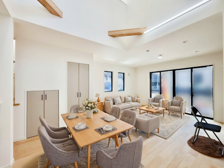 rO@RƂƑW܂e̋ԁ@ƋCGł