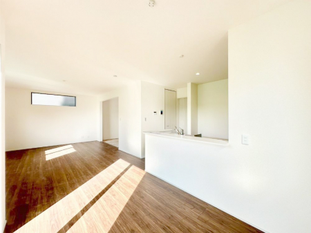 ���r���O�@�ǂ��ɂ��Ă��Ƒ��̂Ȃ������������R�~���j�P�[�V�������r���O�B 