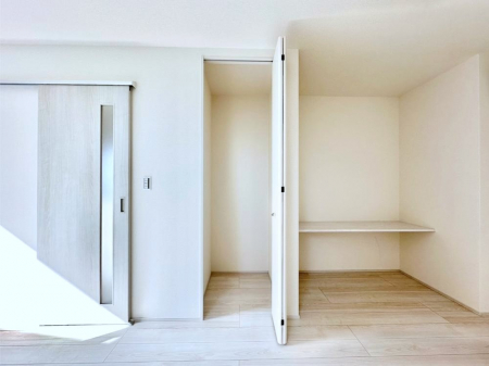 ���̑����ρ@���r���O���[�B�����Ɏ��[������ƕ����W�܂�LDK���X�b�L���Еt�������ł��ˁB  