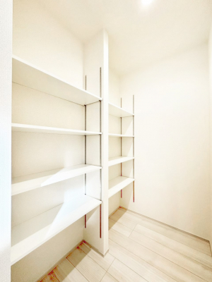 ���̑����ρ@�L�b�`���ɂ̓p���g���[�I�H�ނ̃X�g�b�N�͂������A���p�i�̎��[�Ȃǎg�����͂��낢��I