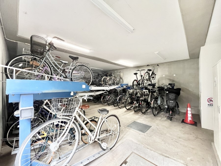 ���̑��@�O�� ���]�Ԓu����i�󂫏󋵂͓s�x���m�F���������j�@