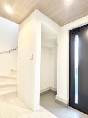 ���[�@�V���[�Y�C���N���[�N�t���I�J���x�r�[�J�[���u���܂��B 