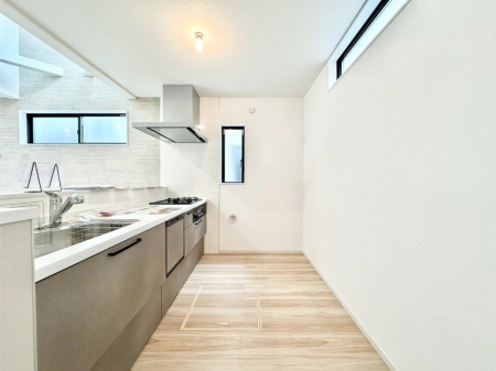 �L�b�`���@�u�₩�ȕ����ʂ蔲����L�b�`���B��������̂Ŗ��邭���C�ɂ��𗧂��܂��B