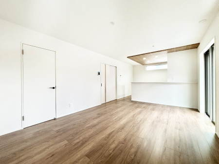 ���r���O�@���R������荞�܂�A�Ƒ��c���̏ꏊ�𖾂邭���o