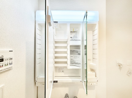 ���ʑ�E���ʏ��@�O�ʋ��̗��ɁA���ϕi��q���p�i�Ȃǂ����[�\�B���ʑ����������ƕۂ��܂��I  