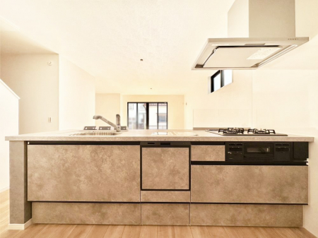 �L�b�`���@���r���O�ŗV�Ԃ��q�l�������Ȃ��炨�������ł���ΖʃL�b�`��