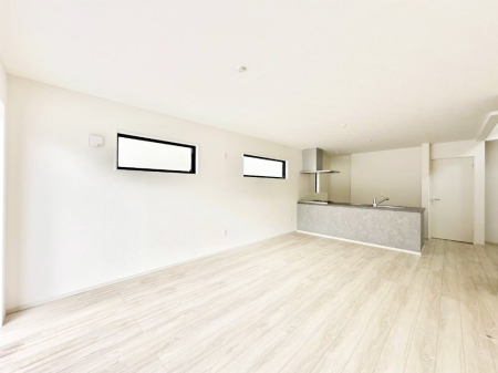 ���r���O�@���Ƒ��̓��₩�Șb�����ŕ�܂�閾�邢���r���O