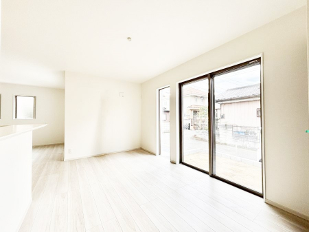 ���r���O�@���Ƒ��̓��₩�Șb�����ŕ�܂�閾�邢���r���O