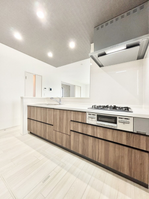 �L�b�`���@���r���O�ŗV�Ԃ��q�l�������Ȃ��炨�������ł���ΖʃL�b�`���B  