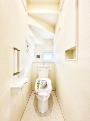 �g�C���@�g�C����1�K��2�K���ꂼ��ɔz�u����Ă��ĂƂĂ��֗��ł��B 