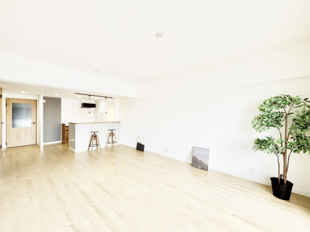 ���r���O�@���Ƒ��̓��₩�Șb�����ŕ�܂�閾�邢���r���O