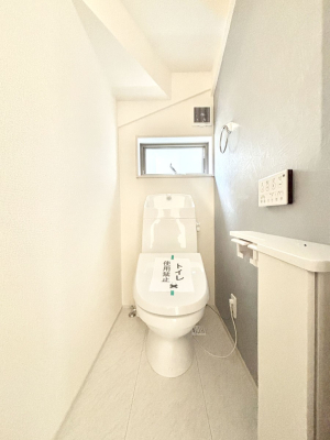�g�C���@�g�C����1�K��2�K���ꂼ��ɔz�u����Ă��ĂƂĂ��֗��ł��B 