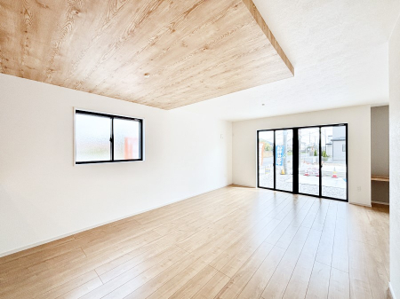 ���r���O�@�傫�ȑ����炽���Ղ�̗z���ƕ����������郊�r���O