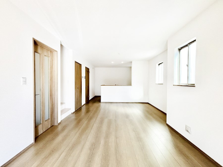 ���r���O�@���R������荞�܂�A�Ƒ��c���̏ꏊ�𖾂邭���o