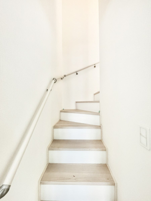 ���̑��@���Ƒ��Ԃ̃R�~���j�P�[�V�������[�܂郊�r���O�C���K�i���̗p