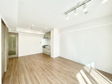 ���r���O�@���Ƒ��̓��₩�Șb�����ŕ�܂�閾�邢���r���O