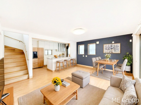 ���r���O�@�Ƒ��̘a�₩�ȉ�b���������Ă������B�J�����̂��郊�r���O�ł��B���Ƌ��CG�ł�  