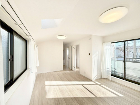 ���r���O�@���Ƒ��̓��₩�Șb�����ŕ�܂�閾�邢���r���O  