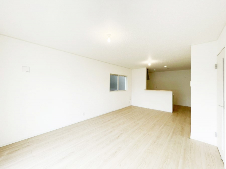 ���r���O�@���Ƒ��̓��₩�Șb�����ŕ�܂�閾�邢���r���O