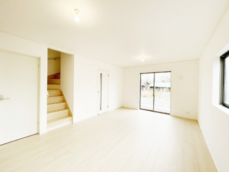 ���r���O�@���Ƒ��̓��₩�Șb�����ŕ�܂�閾�邢���r���O