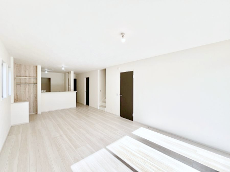 ���r���O�@�Z�ޕ��̌��������o�����A�C���e���A���l����̂��y���݂ȃ��r���O�ł��I 