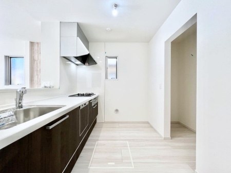 �L�b�`���@�L�b�`���̉��Ƀp���g���[��z�u�I�H�i�̃X�g�b�N�⒲�����̎��[�ɕ֗��ł�