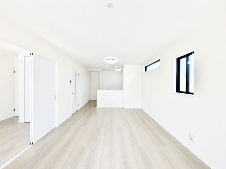 ���r���O�@���₩�ȗz���܂�ɕ�܂��A���S�n�̗ǂ����r���O�ŉƑ��c��񂪊y���߂܂��I