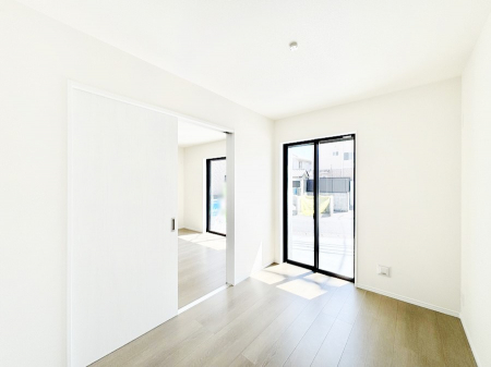 ���̑����ρ@���r���O�ɗאڂ����m���B�����˂��J������ƃ��r���O�ƌq����e���̋�Ԃɕϐg�I