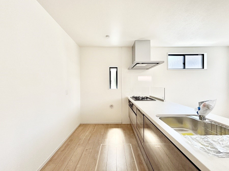 �L�b�`���@�u�₩�ȕ����ʂ蔲����L�b�`���B��������̂Ŗ��邭���C�ɂ��𗧂��܂��B  