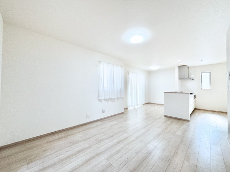 ���r���O�@�Z�ޕ��̌��������o�����A�C���e���A���l����̂��y���݂ȃ��r���O�ł��I �@