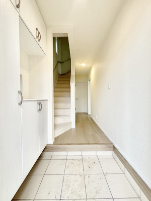 ���ց@���ʔ��͂��Ƒ��̎ʐ^��G�߂̃C���e���A�ŏ���I�Ƃ��ĉ��o�ł��܂�