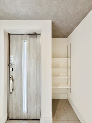 ���ց@�K���X�X���b�g�̓��������փh�A�������Ɍ���͂��Ă���܂��@