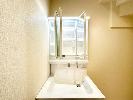 ���̑����ρ@�O�ʋ��̗��ɁA���ϕi��q���p�i�Ȃǂ����[�\�B���ʑ����������ƕۂ��܂��I