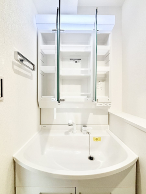 ���̑����ρ@�O�ʋ��̗��ɁA���ϕi��q���p�i�Ȃǂ����[�\�B���ʑ����������ƕۂ��܂��I