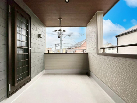 �o���R�j�[�@�C���i�[�o���R�j�[�Ȃ̂ŉJ�ł����󕨂����������o���āA���ʂ�������̂Ŋ������ǂ��A�������X�y�[�X�Ƃ��ďd�󂵂܂��B �@