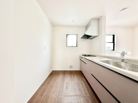 �L�b�`���@�u�₩�ȕ����ʂ蔲����L�b�`���B��������̂Ŗ��邭���C�ɂ��𗧂��܂��B�@