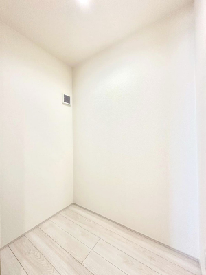 ���[�@2�K�L���[�˂ɂ͑|���p�i����p�i�̃X�g�b�N�Ȃǂ����[�ł��܂��B