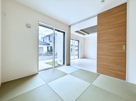 ���̑����ρ@���r���O�Ɨׂ荇���Ă���a���B�ق��ƈꑧ�ł���a�̋�Ԃ��Y�ꂸ�ɁB 