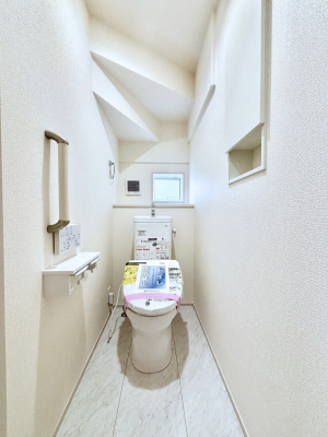 �g�C���@�g�C����1�K��2�K���ꂼ��ɔz�u����Ă��ĂƂĂ��֗��ł��B 