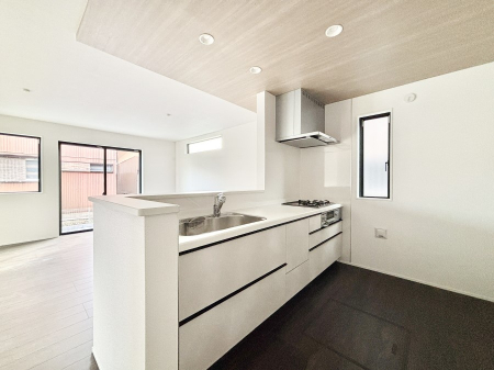 �L�b�`���@�u�₩�ȕ����ʂ蔲����L�b�`���B��������̂Ŗ��邭���C�ɂ��𗧂��܂��B  