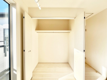 ���[�@�m���̃N���[�[�b�g�B���s��������̂Ō���̈ߗނ�����������܂�܂��B