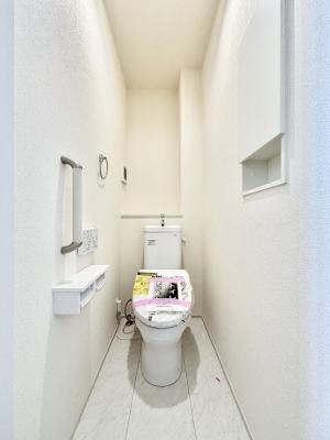 �g�C���@�g�C����1�K��2�K���ꂼ��ɔz�u����Ă��ĂƂĂ��֗��ł��B 