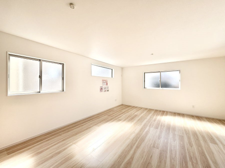 ���r���O�@���邢�z���������A�����̕��͋C�ɖ�������郊�r���O�E�_�C�j���O�B 