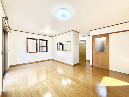 ���r���O�@���Ƒ��̓��₩�Șb�����ŕ�܂�閾�邢���r���O